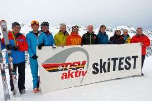DSV-aktiv Skitest - Teilnehmer mit Banner